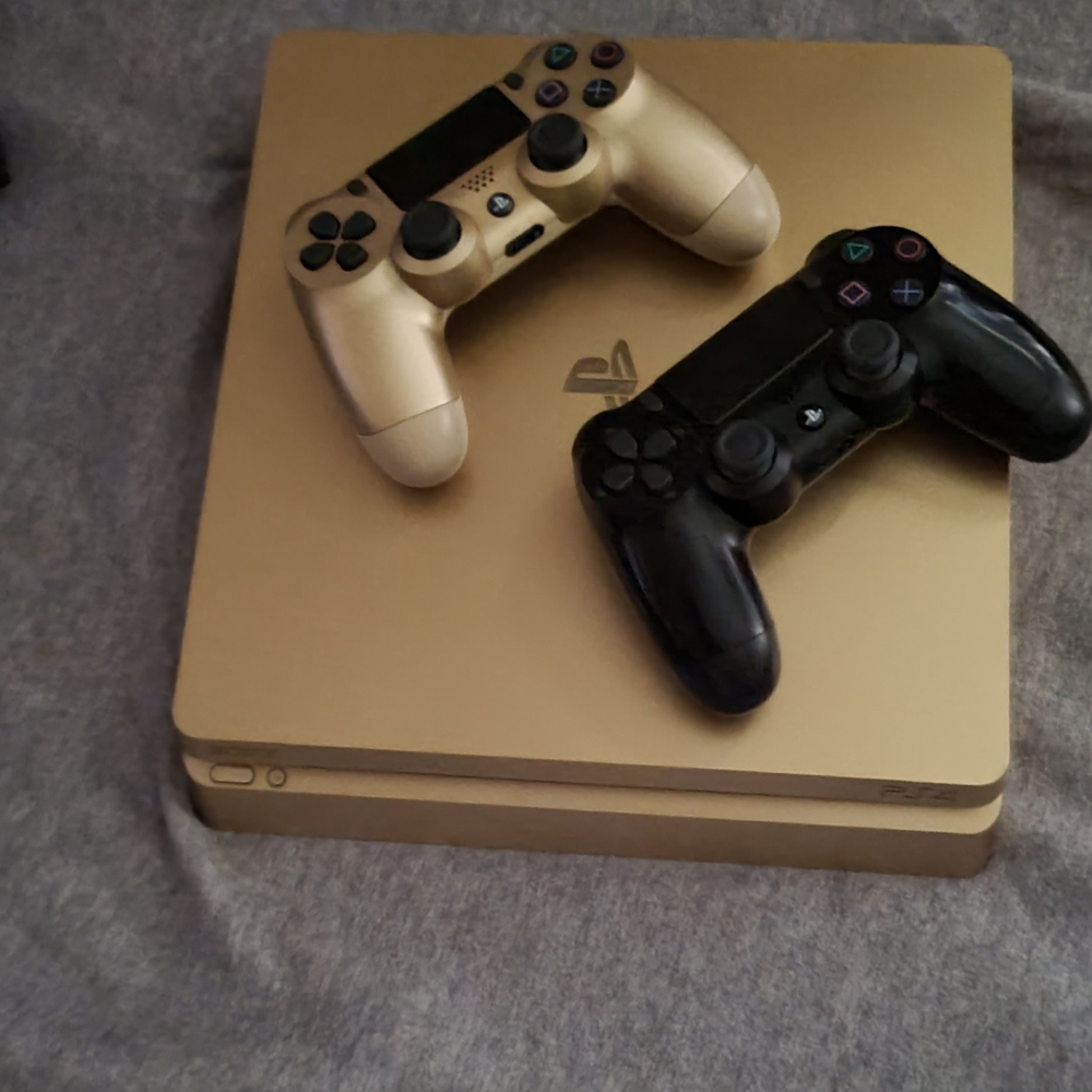 Limited Edition 1TB Playstation 4 (Gold Edition)